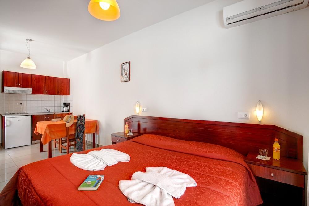 Artemis Apartments Stalós Екстериор снимка