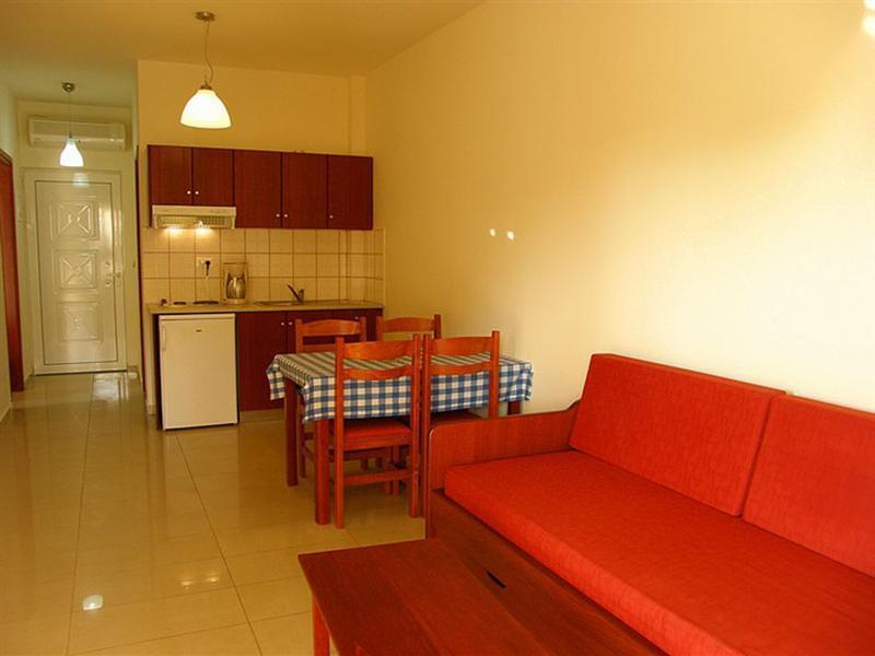Artemis Apartments Stalós Екстериор снимка