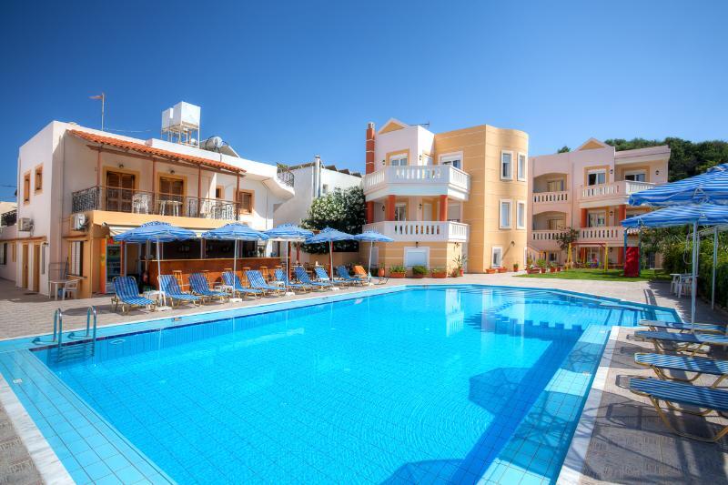 Artemis Apartments Stalós Екстериор снимка