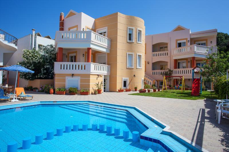 Artemis Apartments Stalós Екстериор снимка