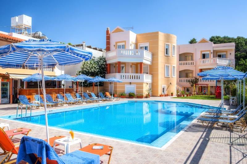 Artemis Apartments Stalós Екстериор снимка
