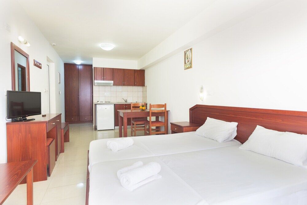 Artemis Apartments Stalós Екстериор снимка